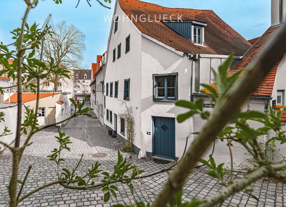 HISTORISCHES JUWEL: DENKMALGESCHÜTZTES STADTDOMIZIL MIT GARTEN – Augsburg – Vorschaubild 2
