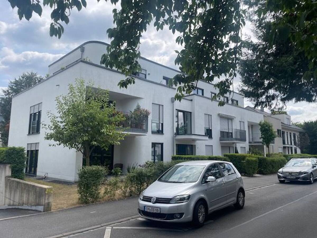 Bad Godesberg, Wohnen am Kurpark, 2 Zimmer Eigentumswohnung im 1. OG, Aufzug, Tiefgarage, Einbauküche – 53177 Bonn – Bild 1 von 9