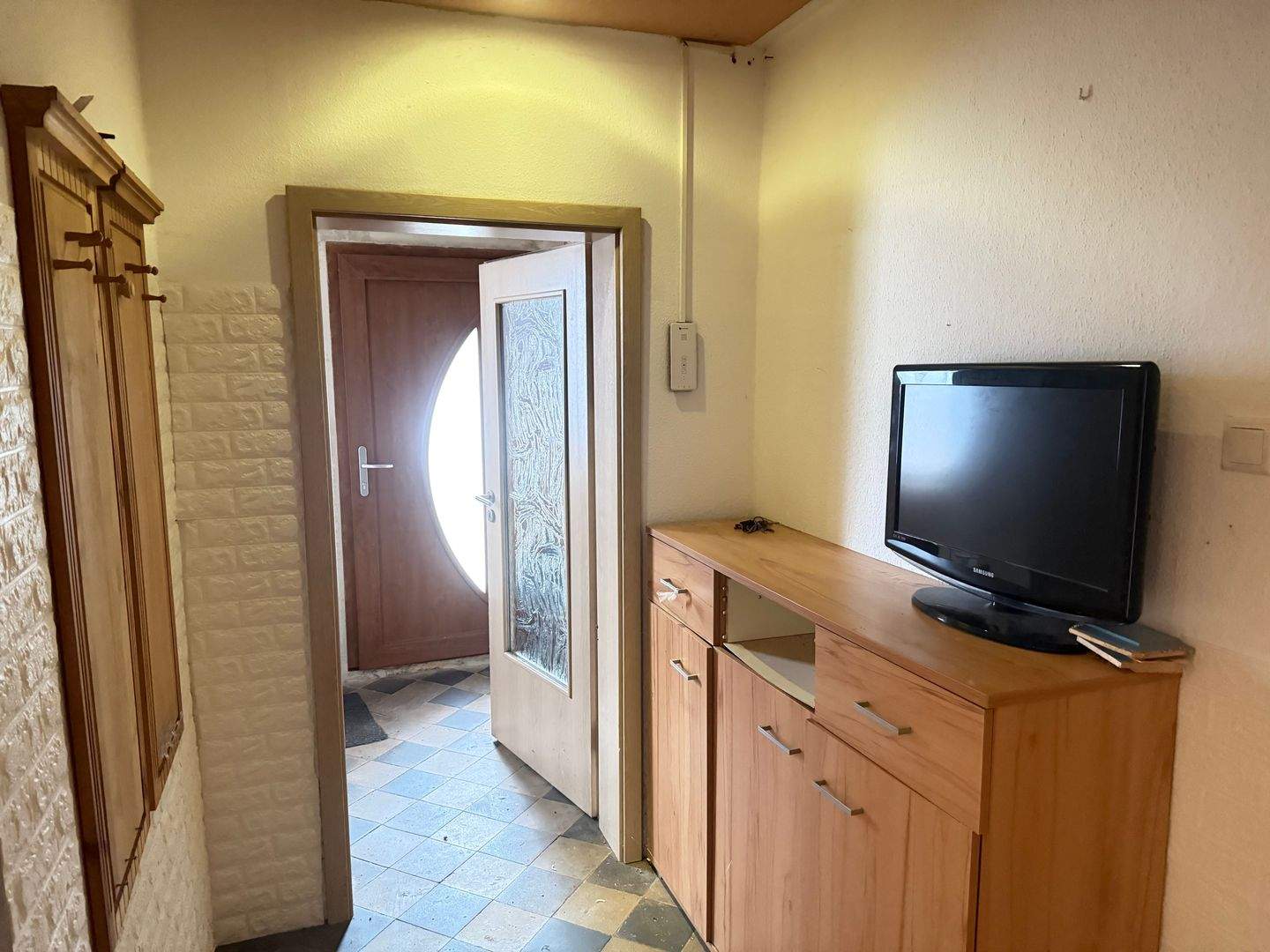 Freistehendes Haus mit Garagen, Einfahrt und Garten in Waldheim – Waldheim – Vorschaubild 7