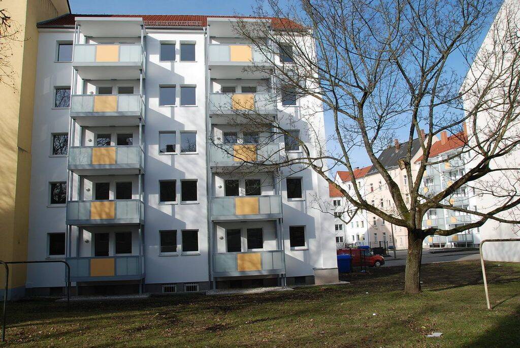 Unweit vom Zentrum entfernte 3-Raum-Wohnung mit Balkon