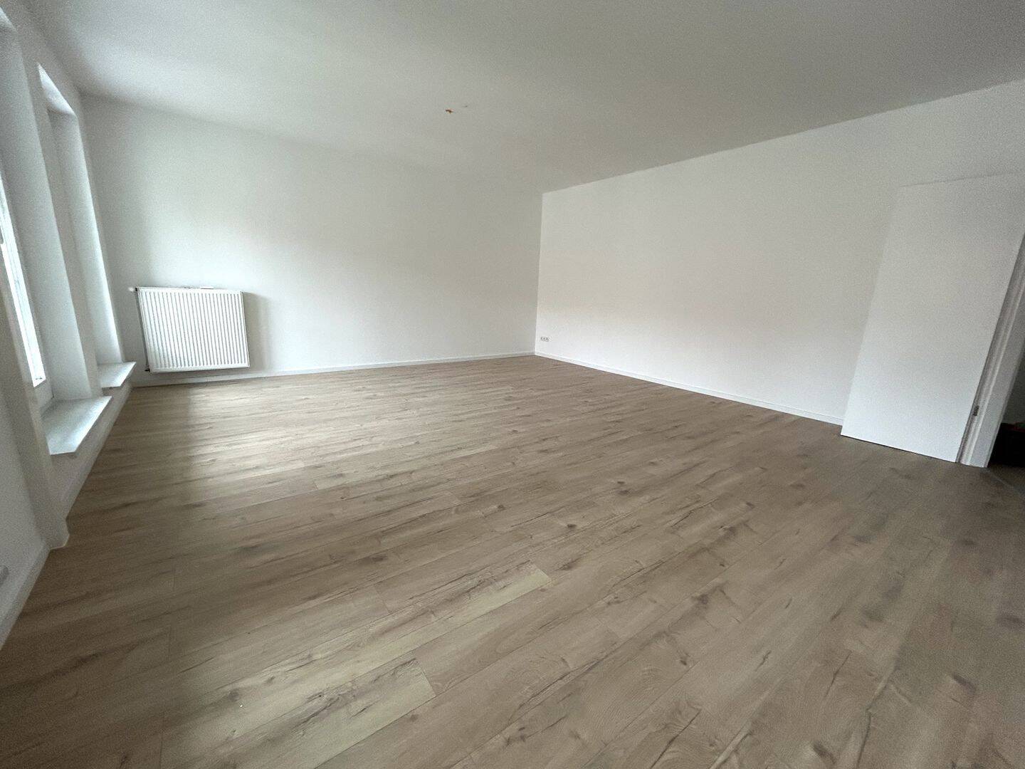 Großzügige Altbauwohnung in der Hegelstraße ! – Magdeburg – Vorschaubild 2