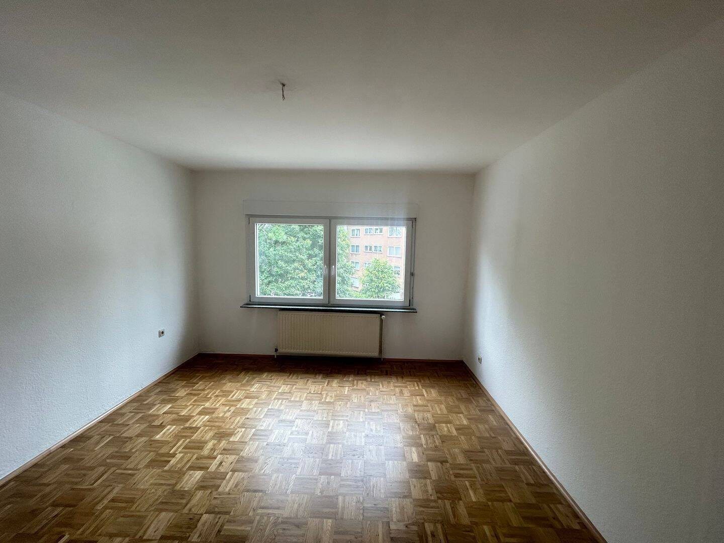 Gepflegte 2,5-Zimmer-Wohnung mit Balkon, Einbauküche, Echtholzparkett und neuer Gastherme in Dortmund – Dortmund – Vorschaubild 4