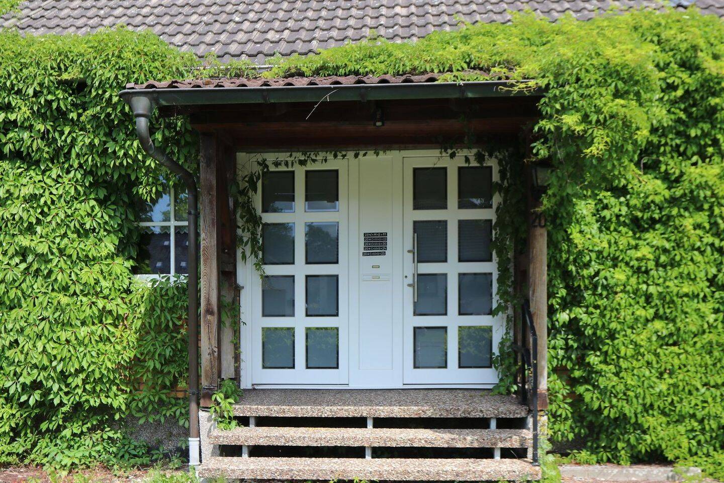 Freistehender Bungalow mit einer Einliegerwohnung, einer Doppelgarage und einem großen Garten – Brilon – Vorschaubild 5