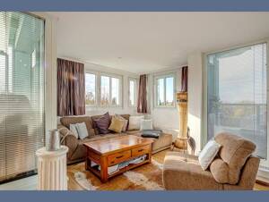 Möbliert: Helle Maisonettewohnung mit Balkon und Dachterrasse – 81377 München – Vorschaubild 2