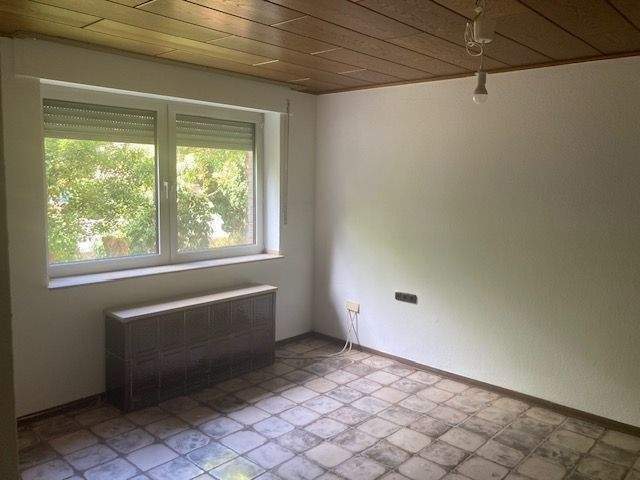 Solide Liegenschaft mit Einliegerwohnung großem Garten, Terrasse, Balkon und Doppelgarage in gesuchter Lage von Jülich ! – Jülich – Vorschaubild 9