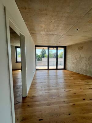 3-Zimmer-Neubauwohnung mit ca. 102 m², traumhaftem Bergblick, Süd-West-Ausrichtung und Einbauküche – 83024 Rosenheim – Vorschaubild 1