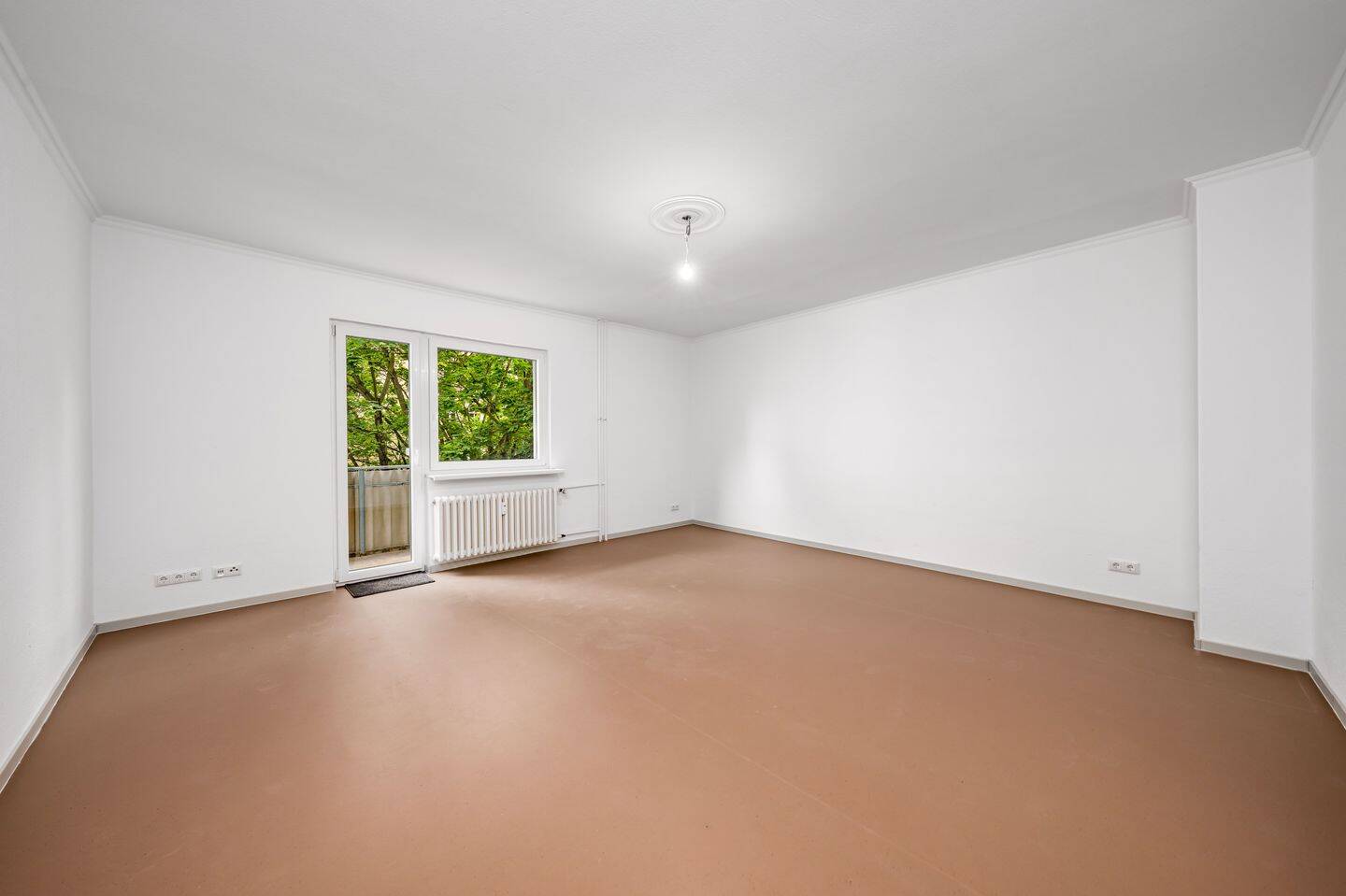 Modernisiert & Bezugsfrei: 3-Zimmer Wohnung mit Balkon & Lift an der Deutschen Oper – Berlin – Vorschaubild 2