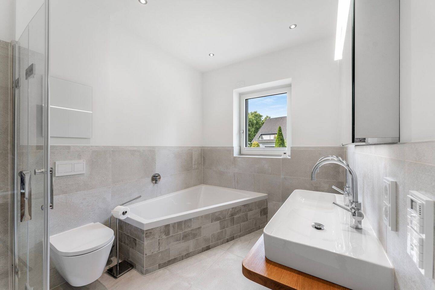 Luxuriöse Maisonette-Wohnung mit Garten, zwei Balkonen und Tiefgarage in Essen-Bredeney – Essen – Vorschaubild 8