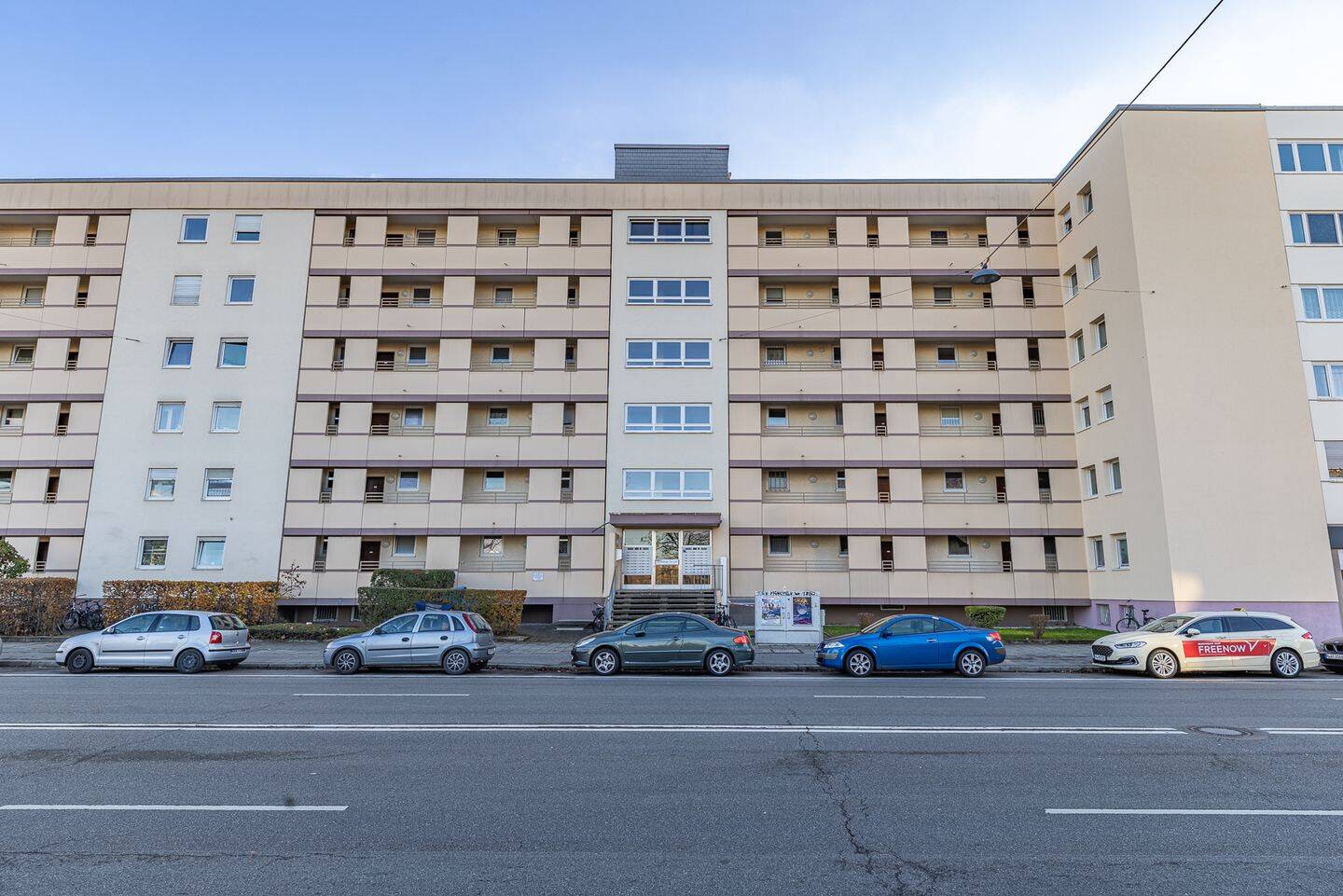 Möblierte 1-Zimmer-Wohnung mit Balkon, TG-Stellplatz und separater Küche in Pasing – München – Vorschaubild 2