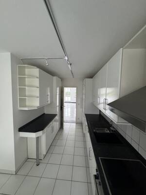 Gepflegtes Reihenhaus mit Einbauküche, Garage und Garten – 40547 Düsseldorf – Vorschaubild 9