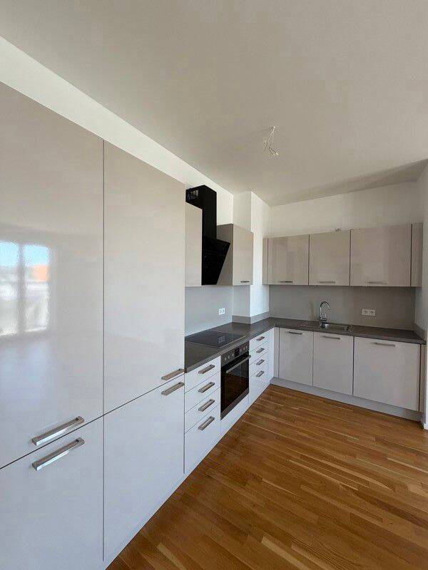 Lichtdurchflutete 4-Raum-Wohnung mit Einbauküche und Balkon