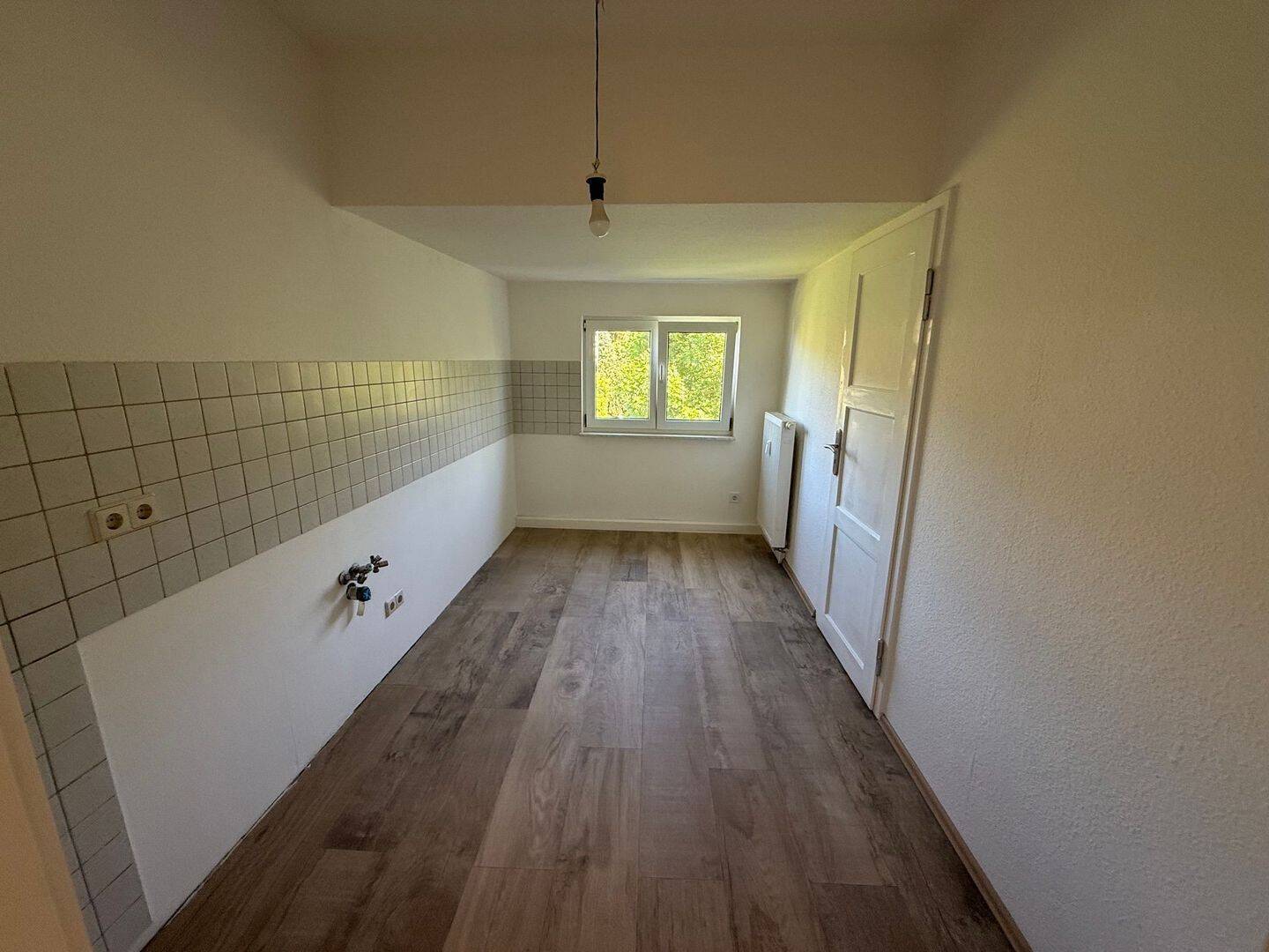 ruhige DG 3 Raum Wohnung – Chemnitz – Vorschaubild 4