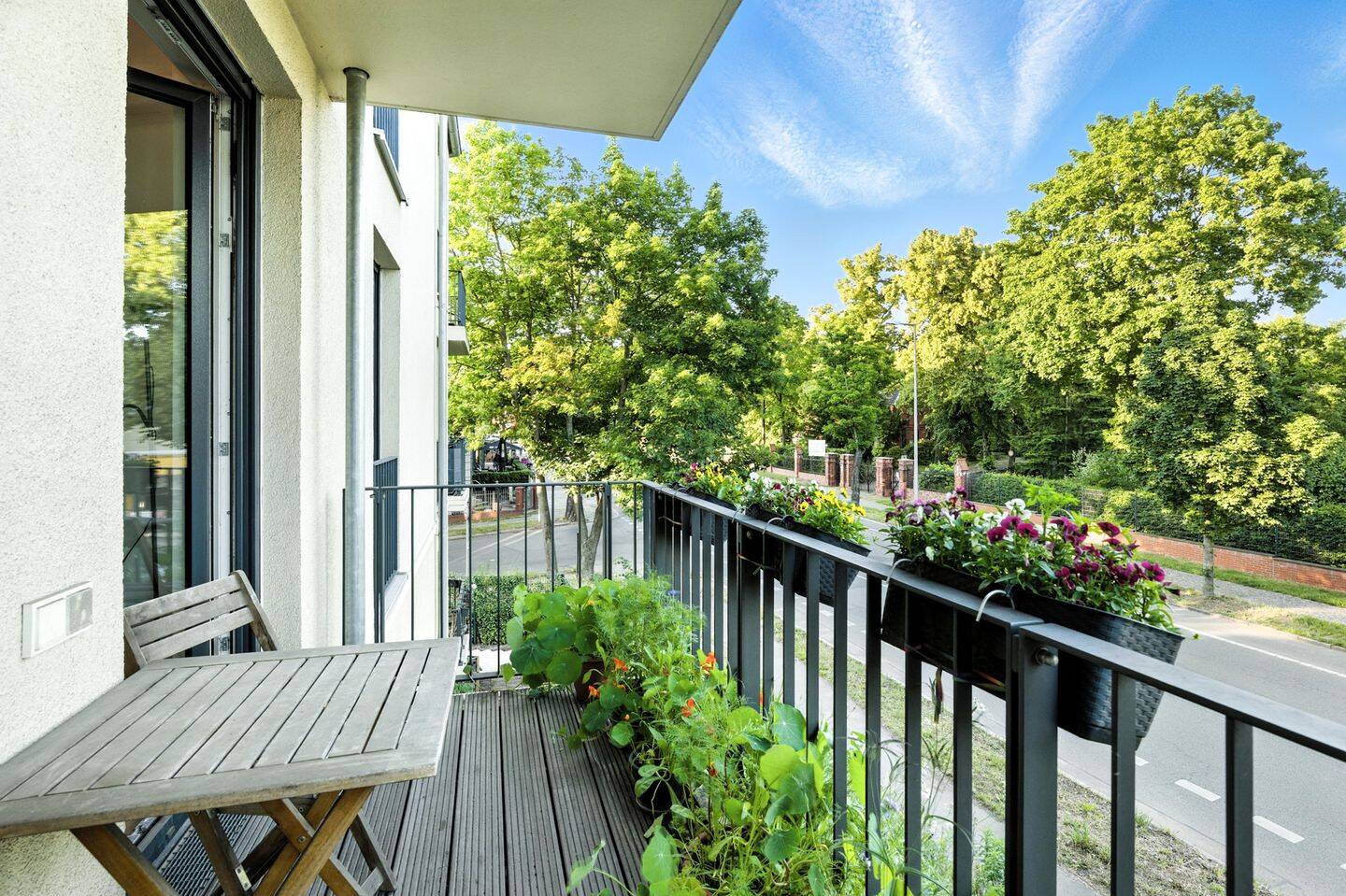 **Bezugsfreie 3-Zimmer-Wohnung mit Balkon in beliebter Pankower Wohnlage** – Berlin – Bild 1 von 9