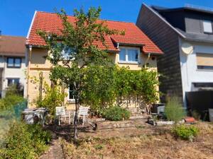 2km zur A45: Einfamilienhaus mit Werkstatt im Hinterhaus, Carport und idyllischem Garten in Herborn! – 35745 Herborn – Vorschaubild 7