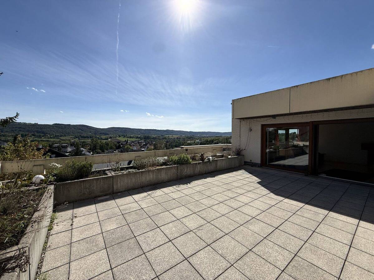 4 Zimmer mit Aussicht - Terrasse, Wärmepumpe, Garage und Stellplatz inklusive – 71549 Auenwald – Bild 1 von 9