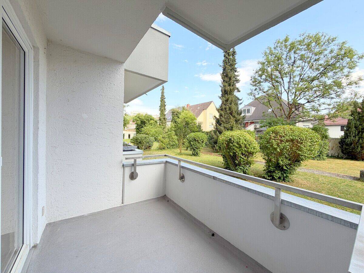 Ruhige Lage am Olympiapark und BMW ! Ganz neu enovierte 2 Zimmer-Wohnung mit Süd-Balkon zum Garten – München – Vorschaubild 5