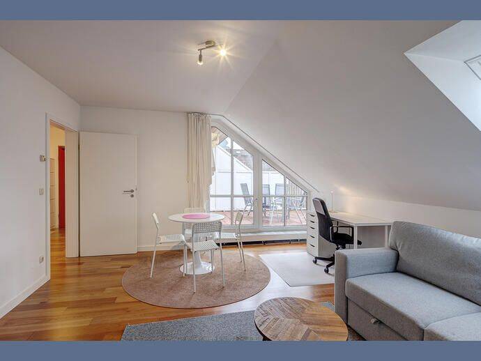Möbliert: Gut geschnittene Dachterrassenwohnung – München – Vorschaubild 2
