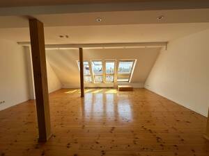 ***Großzügige und lichtdurchflutete Dachgeschosswohnung mit modernem Wohnkonzept***