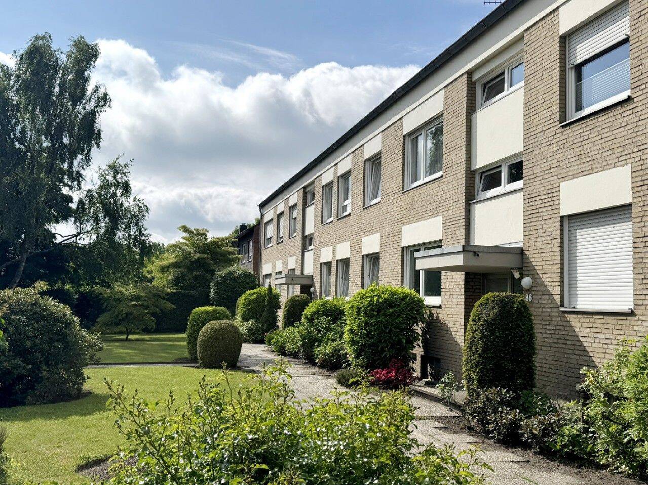 Freigestellte 3-Zimmer-Wohnung mit Garage in der Wüste