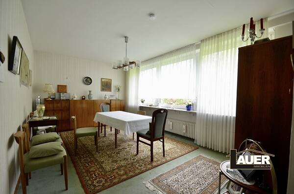 Großzügiges freistehendes Dreifamilienhaus mit zwei Garagen und Garten. – Saarbrücken – Vorschaubild 7
