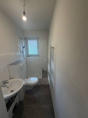Wunderschöne sanierte 2 zimmer wohnung mit sehr goßem Balkon. – 24148 Kiel – Vorschaubild 6