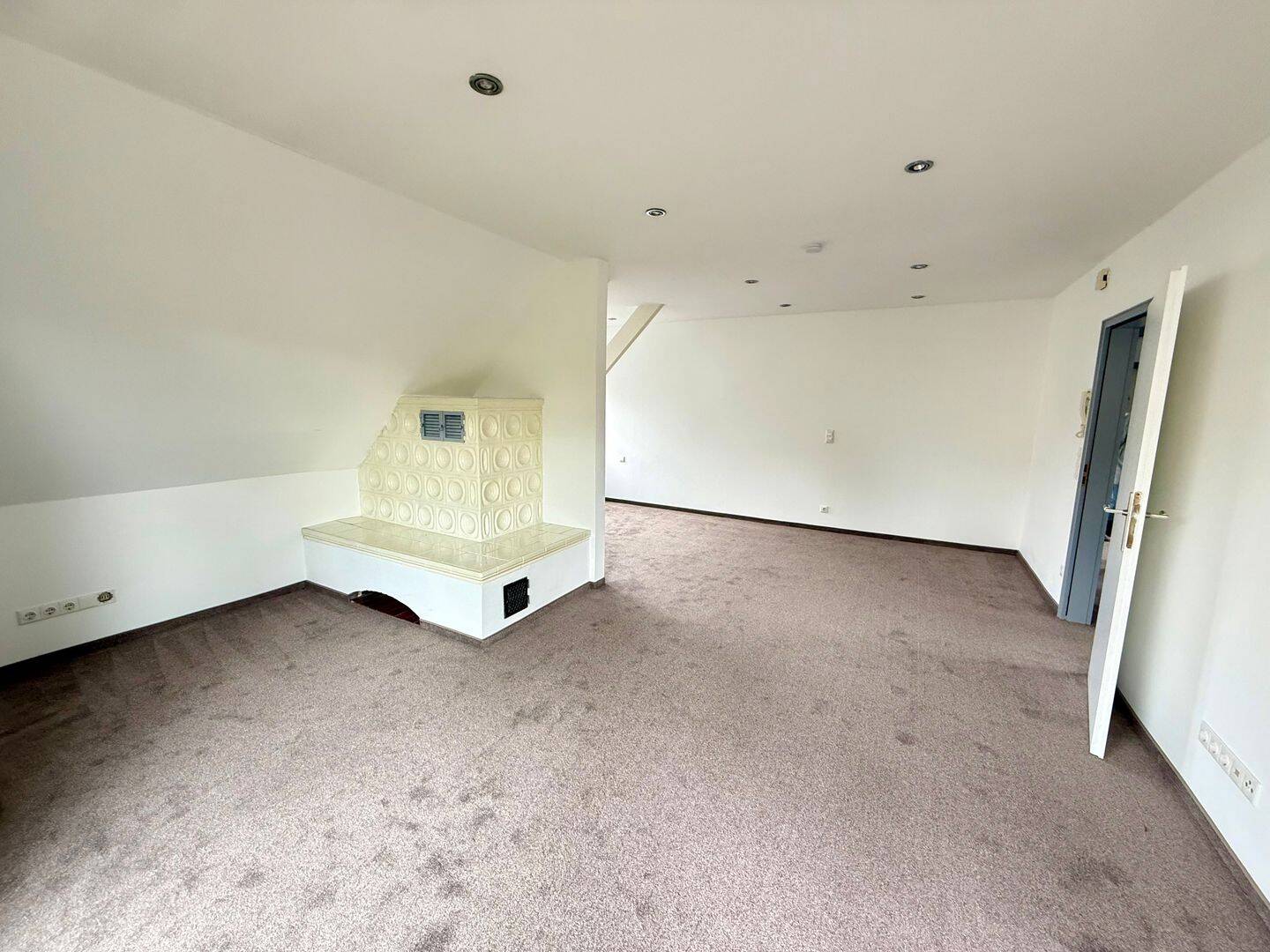 Großzügiges 1-Zi-Apartement mit Küche und Balkon in Fürth (Burgfarrnbach) – Fürth – Vorschaubild 5