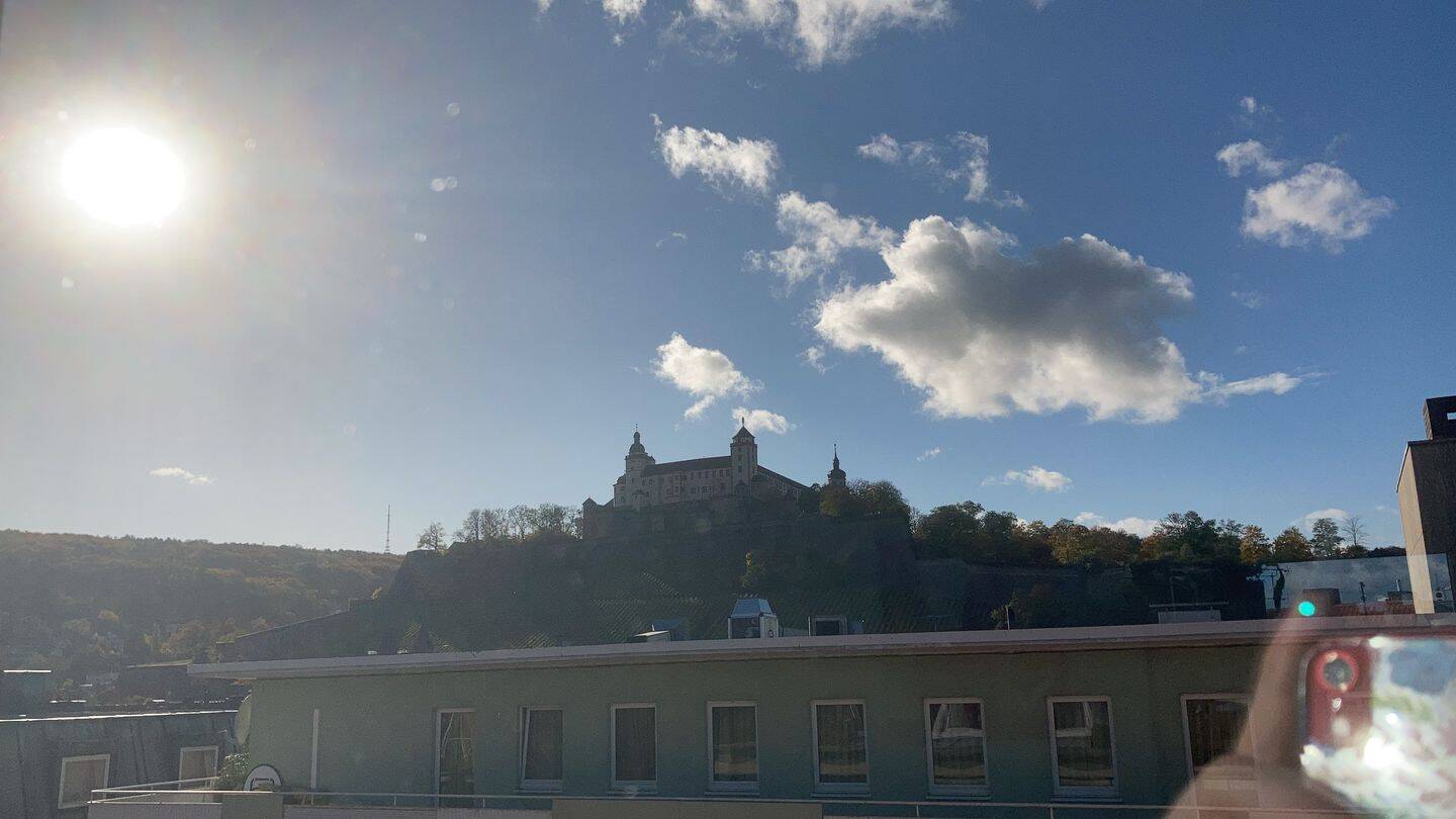 Helle 2-Zimmer-Wohnung mit Festungsblick in bester Innenstadtlage von Würzburg – Würzburg – Vorschaubild 3