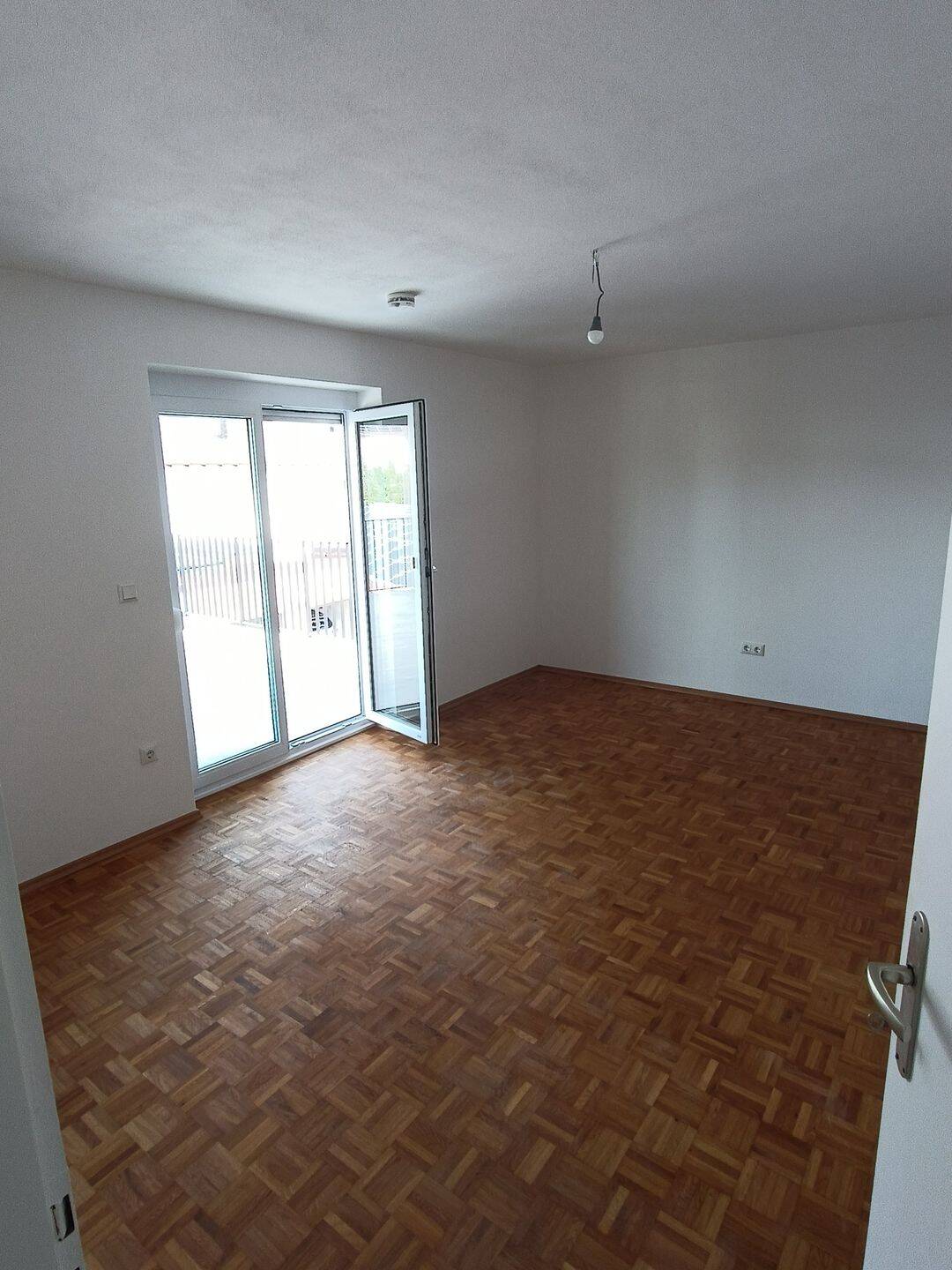 Frisch renovierte Wohnung in Plattling mit großem Balkon – Plattling – Vorschaubild 5