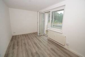 Fast 5 % Rendite- Provisionsfrei - jetzt schnell sein ! 2-Zi.-Wohnung mit Wintergarten in Erfurt!