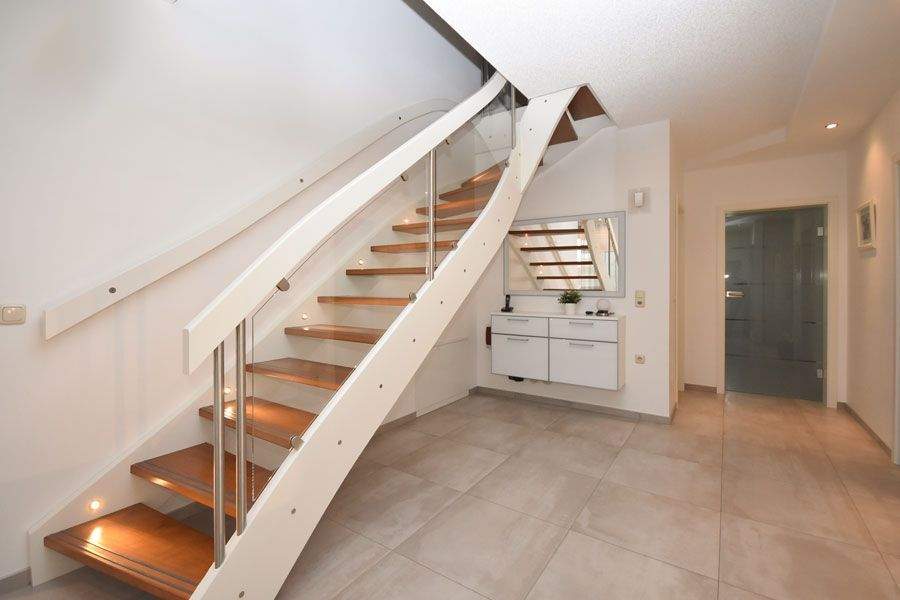 Modern, stilvoll und elegant! Neuwertiges Einfamilienhaus in Wolfsburg-Barnstorf. – Wolfsburg – Vorschaubild 2