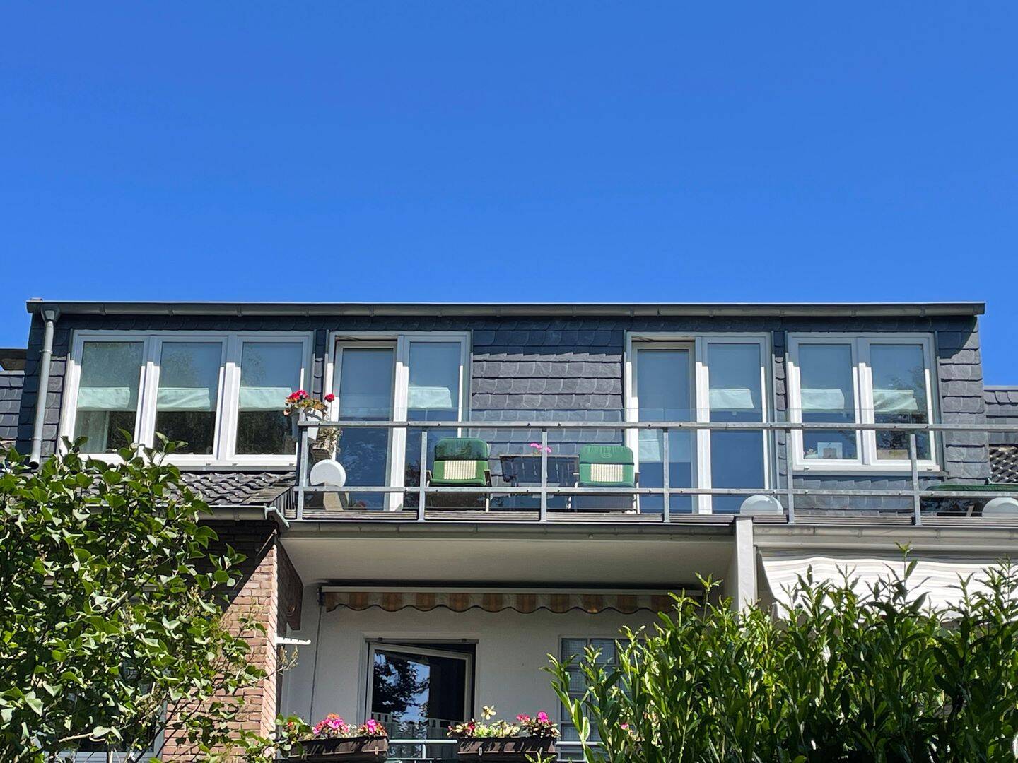 Exklusive Dachgeschosswohnung mit Blick ins Grüne