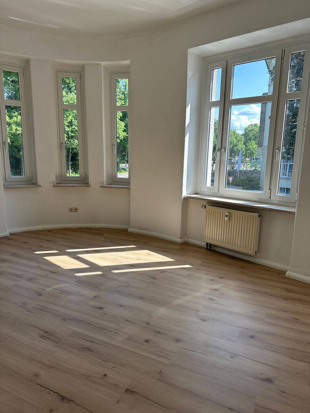 Balkonblick ins Grüne: 4-Zimmer-Wohnung mit 3 Schlafzimmern in Chemnitz – Chemnitz – Vorschaubild 4