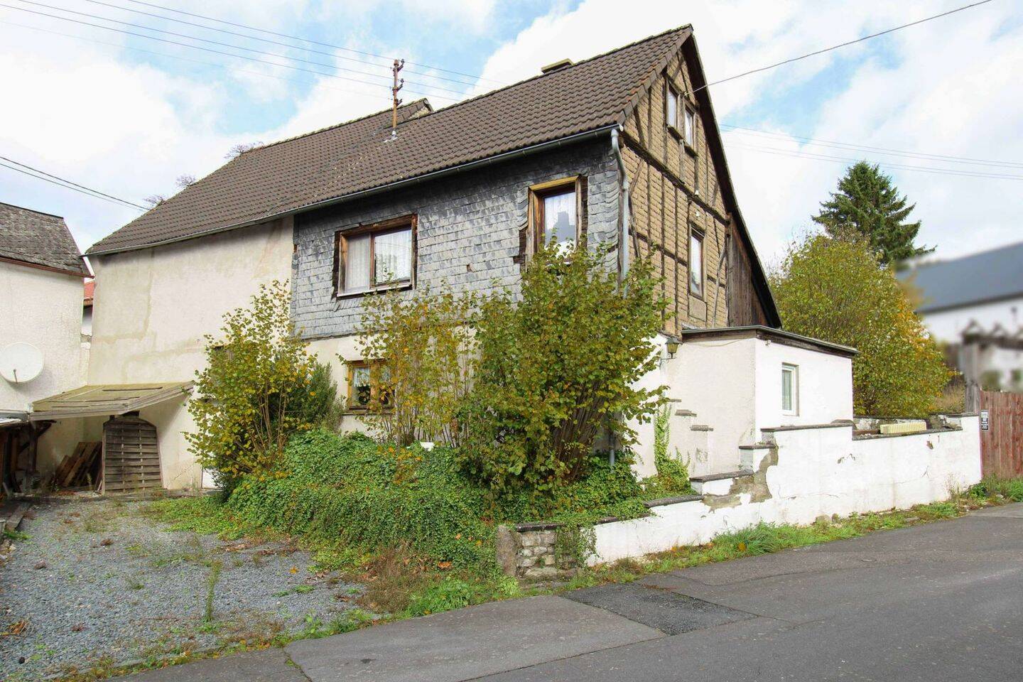 Einfamilienhaus mit Ausbaupotential, Garage und Freistellplatz – Wölferlingen – Bild 1 von 9