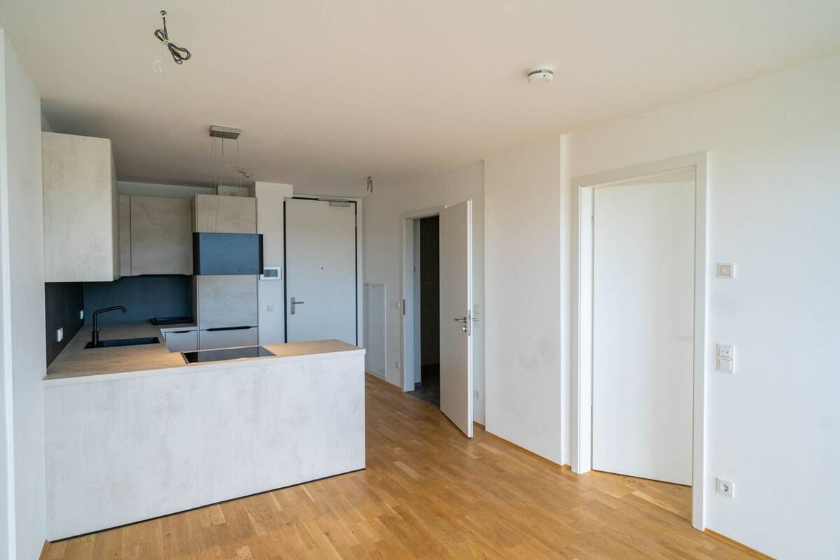 1,5-Zimmer-Wohnung mit traumhaftem Weitblick & eigenem Tiefgaragenstellplatz – 93051 Regensburg – Bild 1 von 9