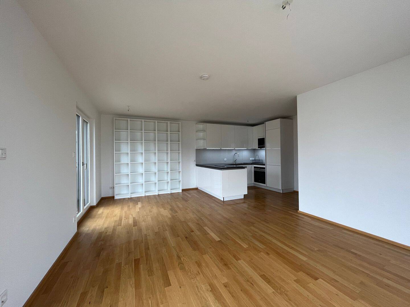 !!!Neuaubing!!! Moderne 3-Zimmer-Wohnung mit Balkon, Einbauküche & guter Anbindung in Neuaubing – München – Bild 1 von 9