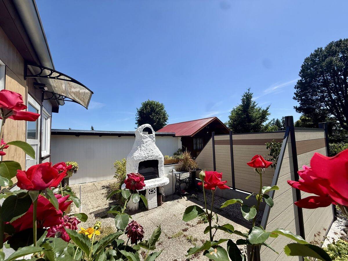 PROVISIONSFREI | Blockbohlenhaus auf über 1.000 qm: ebenerdiger Bungalow mit Garage und Gartenhaus – Bernau – Vorschaubild 5