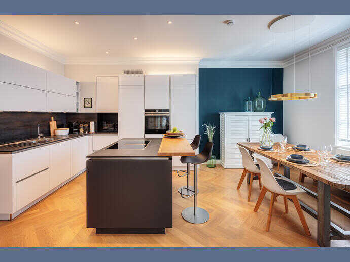 Möbliert: Wohnen mit Stil: Altbaucharme & Moderne