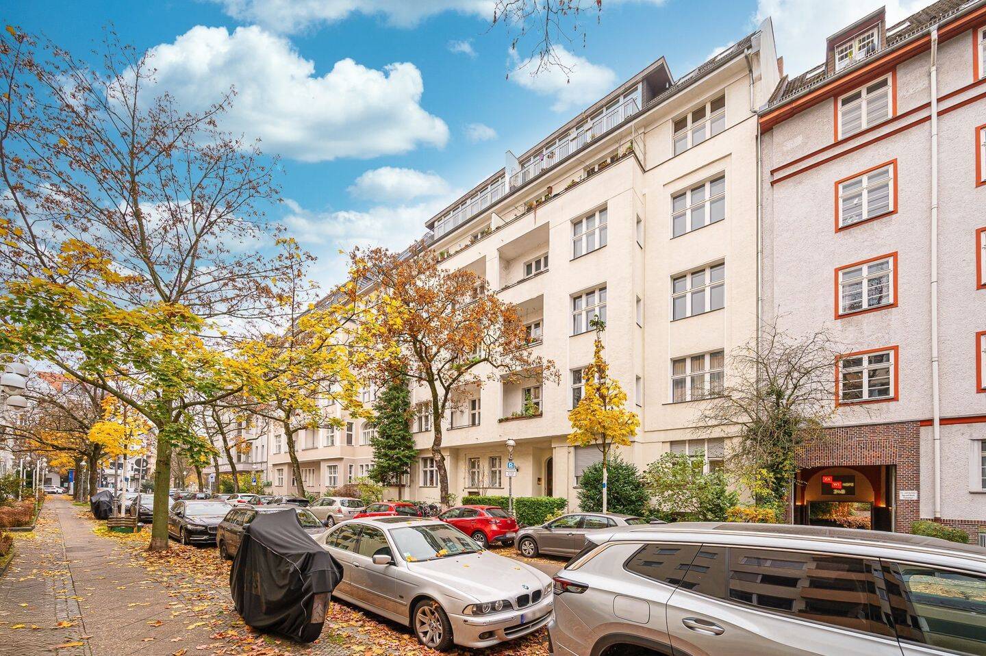 Noch schöner Wohnen! Außergewöhnliche Altbauwohnung nahe Kurfürstendamm – Berlin – Bild 1 von 7