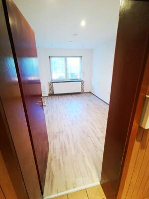 Einfamilienhaus in Berlin-Rudow (bezugsfrei) – 4 Zi. ca. 109 m² Wohnfläche plus ca. 56 m² Souterrain – 12357 Berlin – Vorschaubild 9