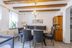 Einfamilienhaus in Stuttgart-Ost: Gewölbekeller, überdachte Terrasse und 2 Bäder