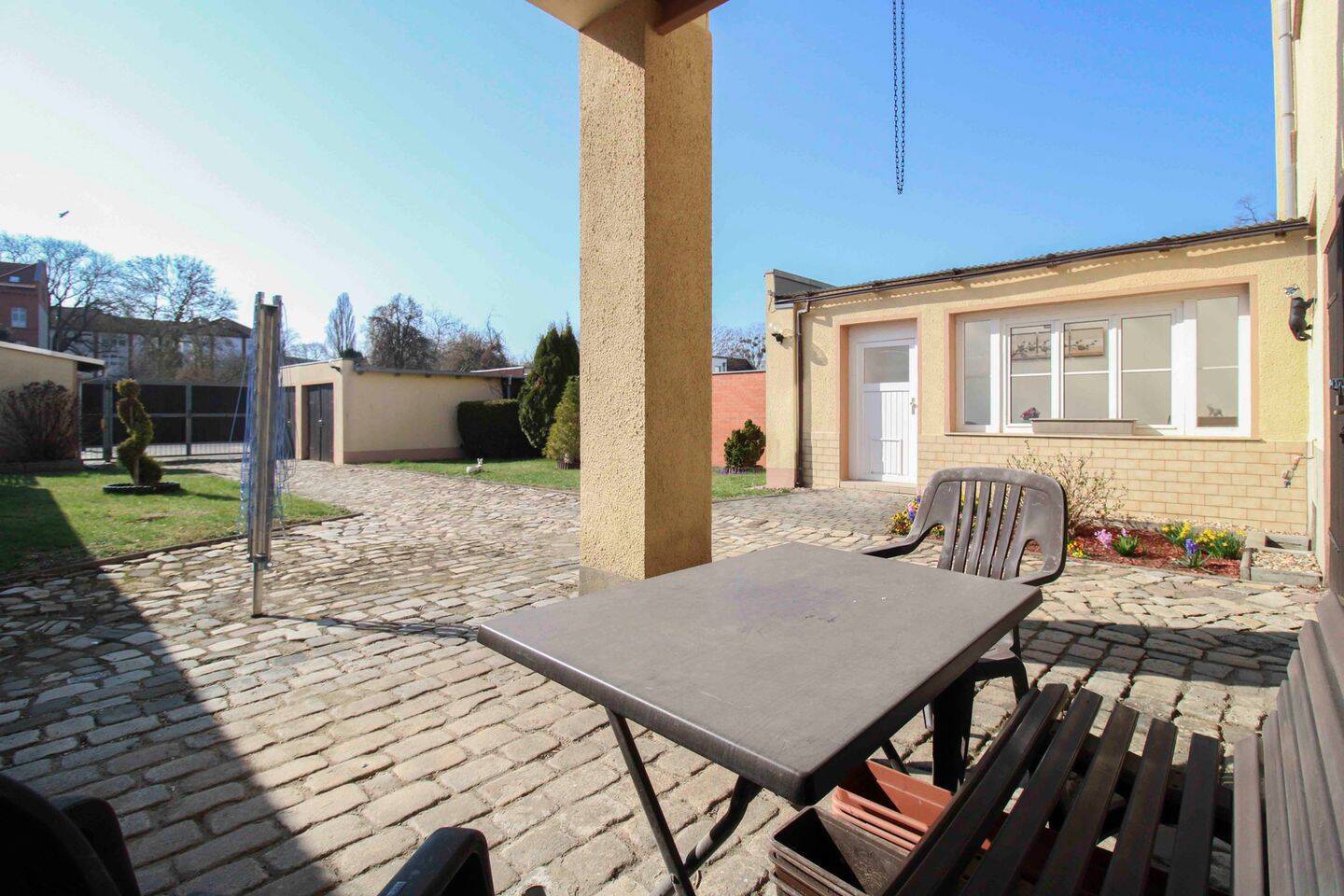 Einfamilienhaus mit Ausbaupotenzial, Garagen und Wintergarten - innenstadtnah – Magdeburg – Vorschaubild 3