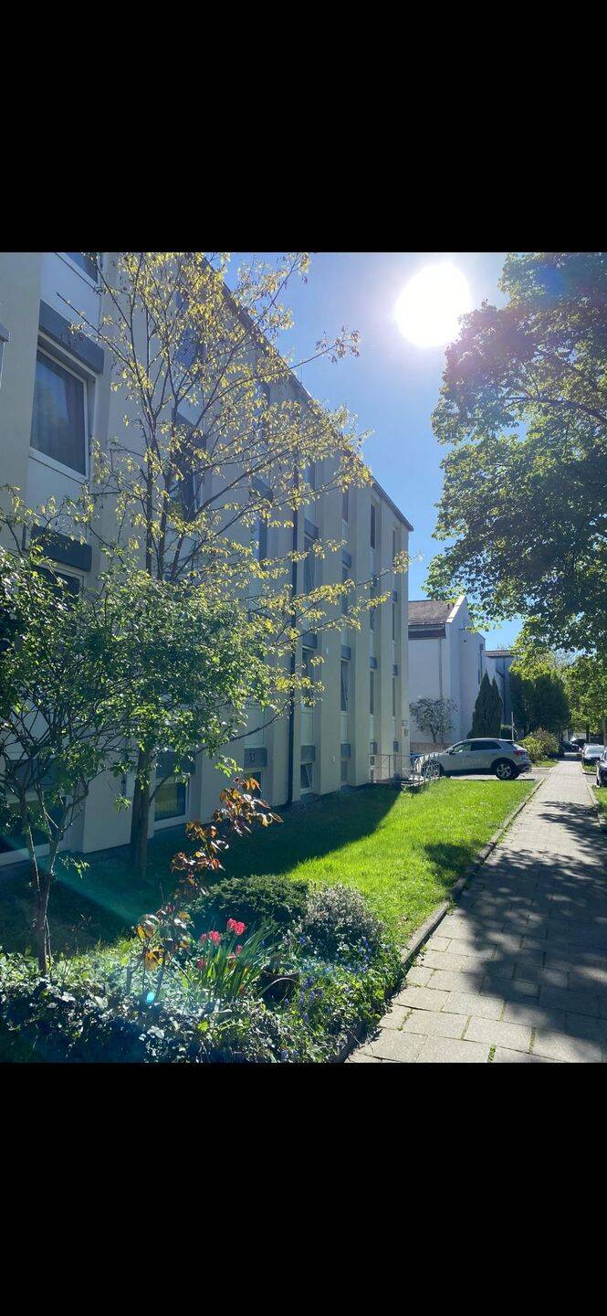 RESERVIERT! BITTE KEINE WEITEREN ANFRAGEN! Nachmieter für 2 Zimmer(35qm) gesucht! – Regensburg – Bild 1 von 9
