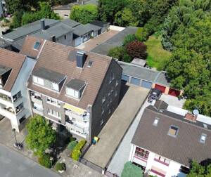 MFH mit grossem attraktivem Gartengrundstueck. Gut vermietet plus Haus im Haus (Maisonette Wohnung) zur privaten Eigennutzung oder Neuvermietung. – 40597 Düsseldorf – Vorschaubild 2