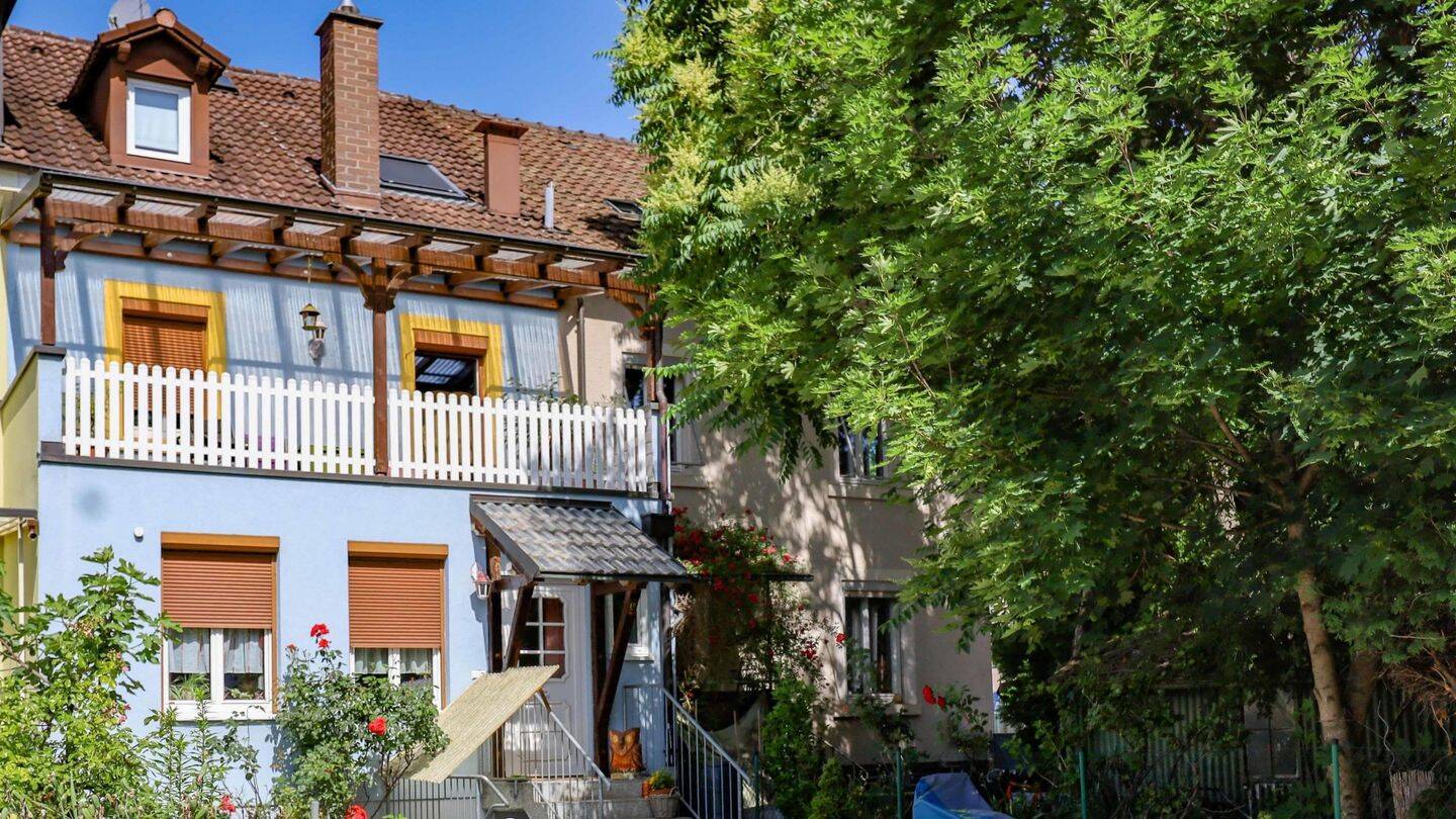 Attraktives Reihenhaus mit großer Terrasse, 2 Stellplätzen und viel Potenzial in Grenznähe!