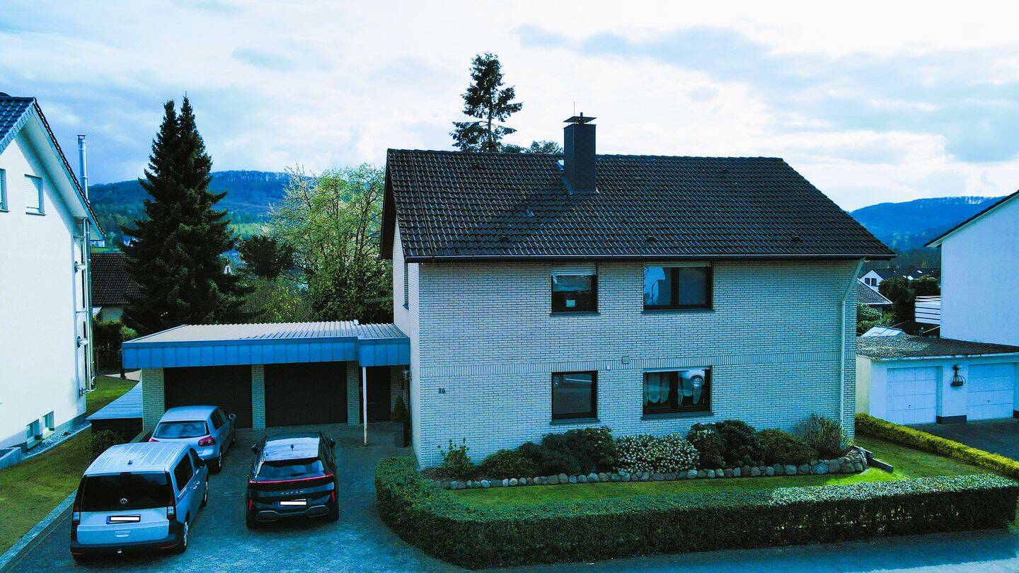 Familienfreundliches 7-Zimmer-Haus mit Modernisierungen in Detmold – Detmold – Bild 1 von 9