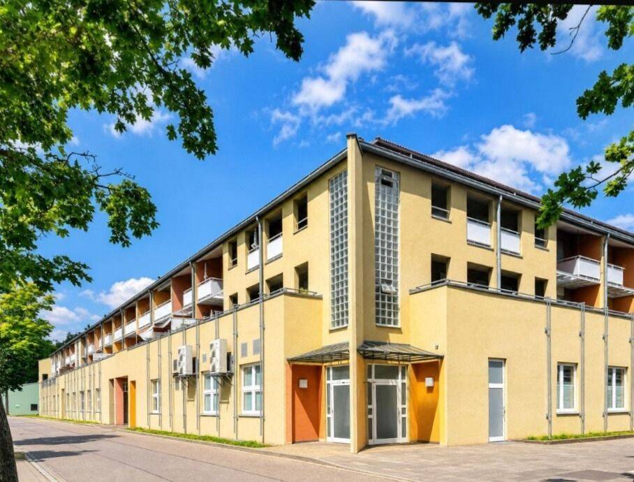 Gepflegte 1-Zimmer-Wohnung mit Balkon und Tiefgaragenstellplatz in Karlsruhe-Waldstadt