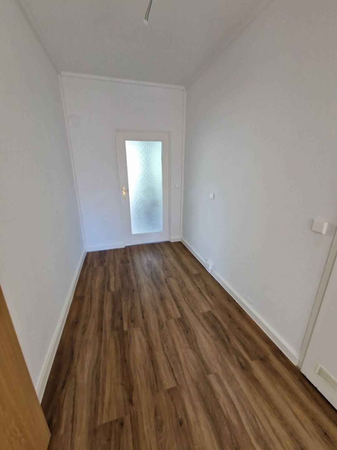 Renovierung abgeschlossen - zum wohlfühlen mit Sonnenbalkon! – Magdeburg – Vorschaubild 8