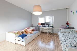 Zwei- bis Dreifamilienhaus mit Potential in ruhiger grüner Lage – 60437 Frankfurt am Main – Vorschaubild 6