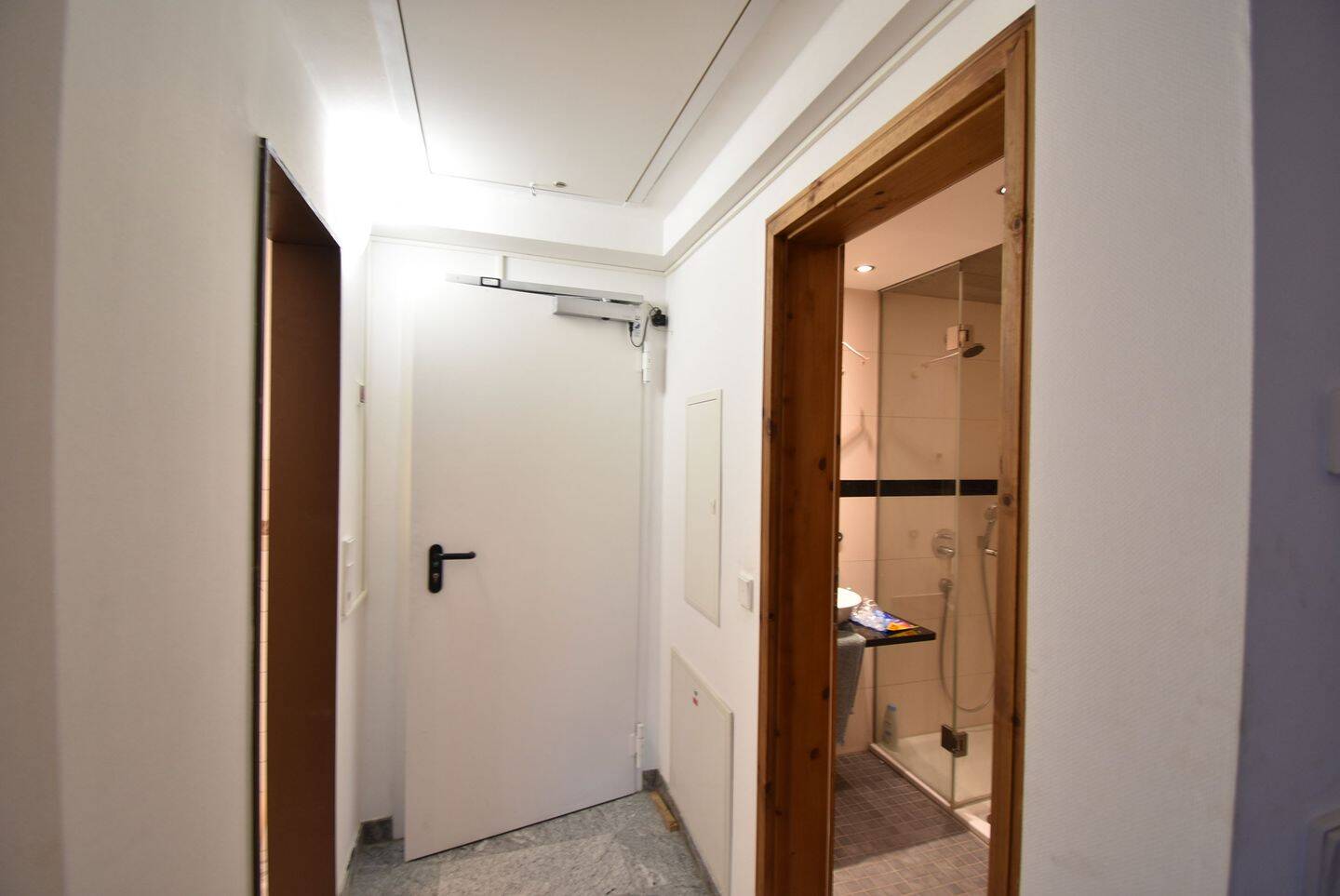 Mitten in D-Altstadt! Modernes Apartment mit Balkon – Düsseldorf – Vorschaubild 2