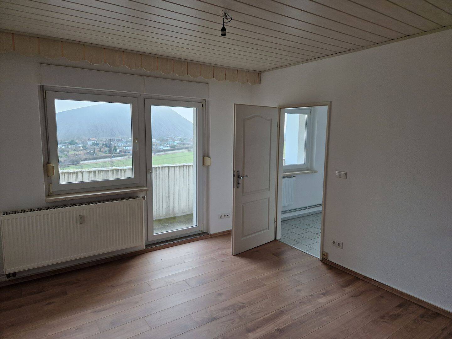 Gemütliche 1-RW mit Balkon und Stellplatz zu vermieten! – Teutschenthal – Vorschaubild 3